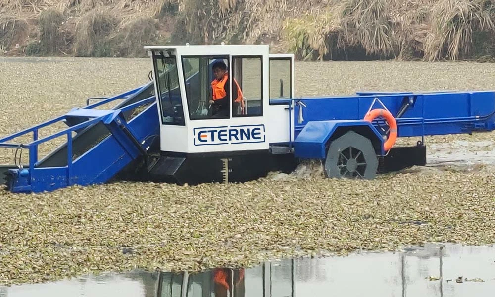 River Lake Sea Weed Harvesting Algae Mowing Vessel Rubbish Cleaning Ship Boat